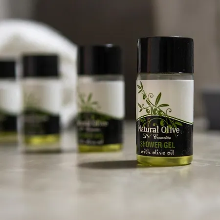 Emanouela's In The Center Of Adamantas (Milos)