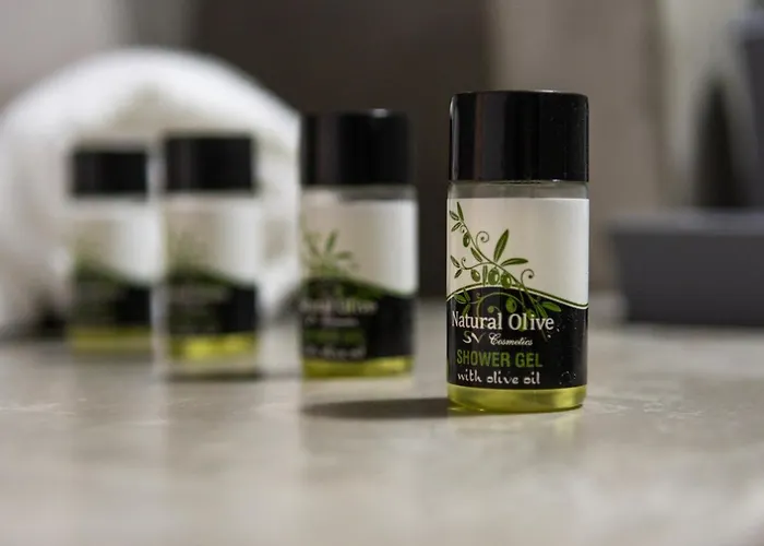 Emanouela's In The Center Of Adamantas (Milos)