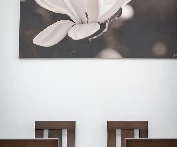 Emanouela's In The Center Of